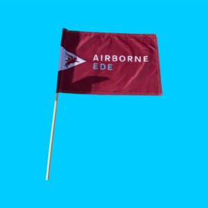 Airborne Ede Zwaaivlag 30 x 40 cm met Houten Stok | Authentieke Uitvoering | 130 Grams Polyester