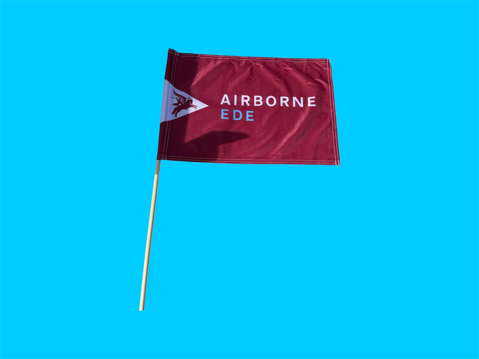Airborne Ede Zwaaivlag 30 x 40 cm met Houten Stok | Authentieke Uitvoering | 130 Grams Polyester